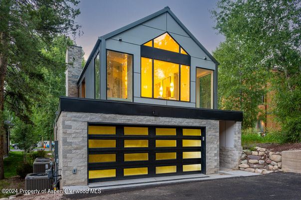 Attached, Exterior, Facade, Modern