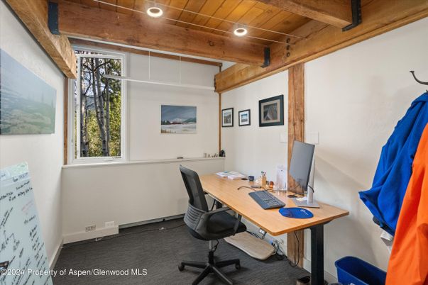 Home Office, Interior, Recessed Lighting, Wooden Beams