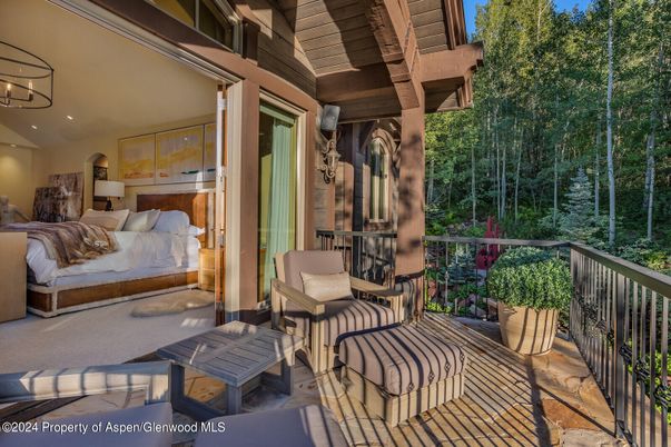 Bedroom, Exterior