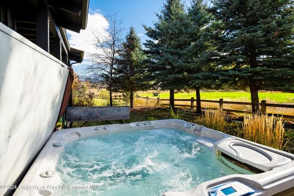 Exterior, Hot Tub