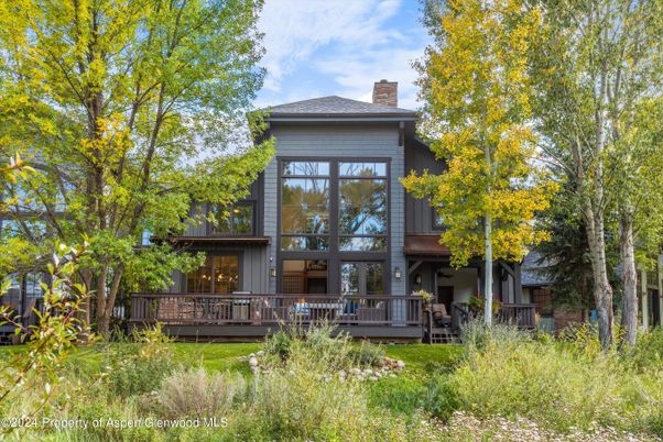 Backyard, Exterior, Facade, Modern