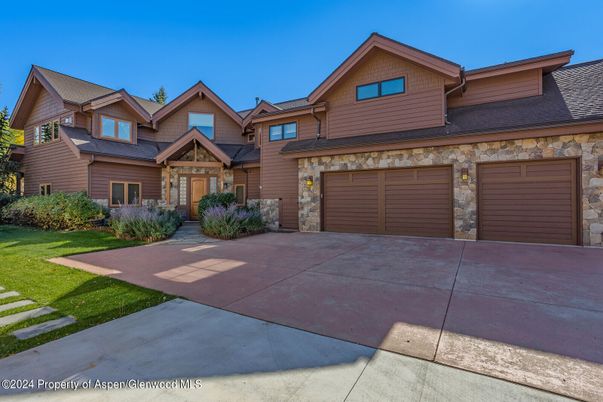 Attached, Exterior, Facade, American Craftsman