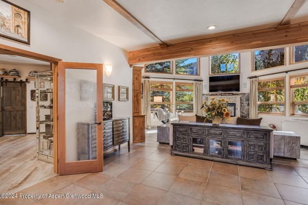 Fireplace, Interior, Recessed Lighting