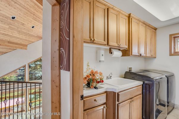 Interior, Washer, Wooden Ceilings
