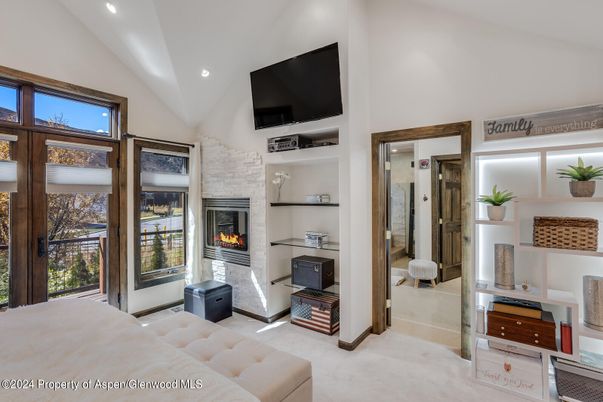 Fireplace, Interior, Recessed Lighting
