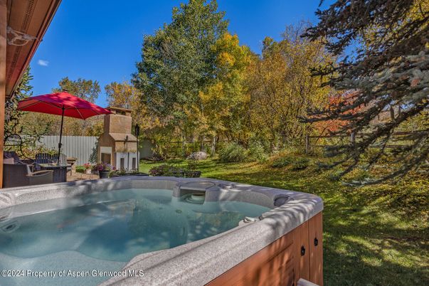 Exterior, Hot Tub