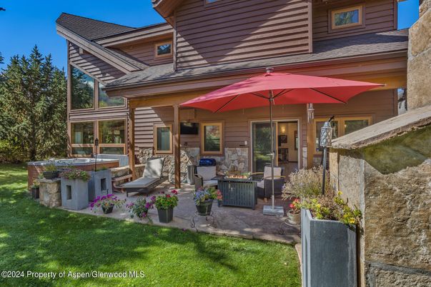 Exterior, Hot Tub