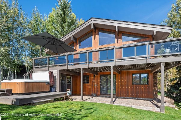Exterior, Hot Tub