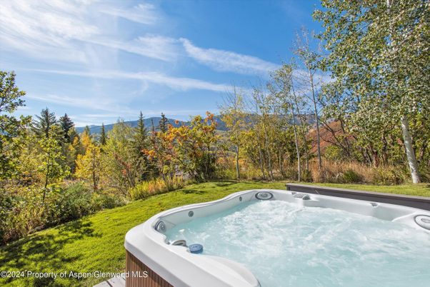 Exterior, Hot Tub