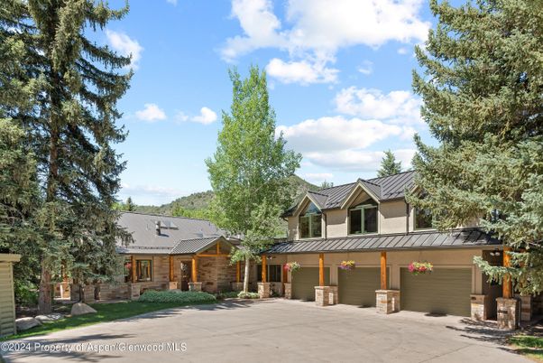 Exterior, Facade, Solar Panels, Log Home