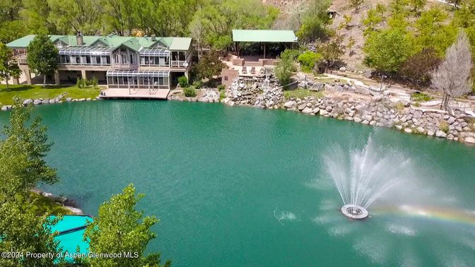 Exterior, Lake