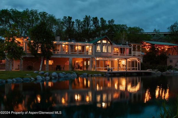 Exterior, Lake