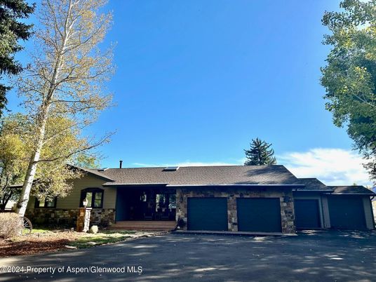 Attached, Exterior, Facade, Ranch