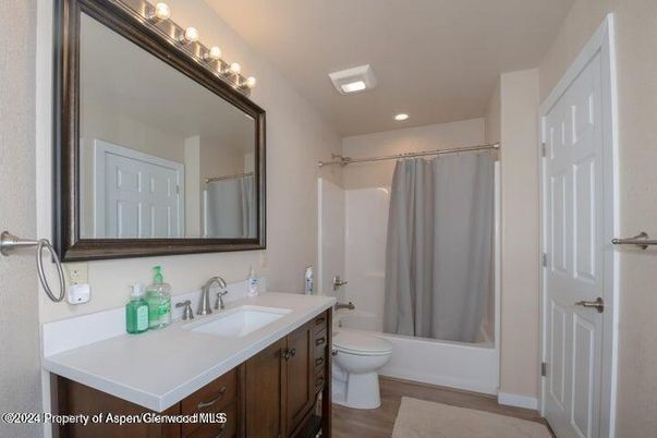 Bathroom, Interior, Recessed Lighting, Wood Texture Flooring