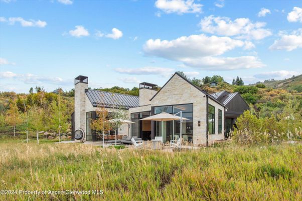 Backyard, Exterior, Facade, Solar Panels, Modern