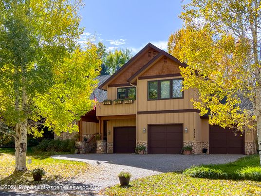 Attached, Exterior, Facade, Farmhouse
