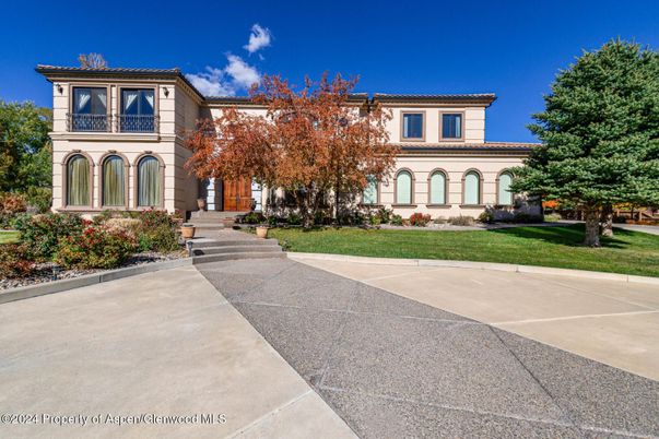 Exterior, Facade, Mediterranean