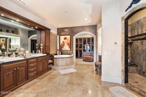 Bathroom, Dual Sink Vanities, Interior, Recessed Lighting