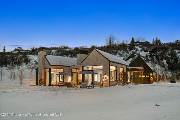 Backyard, Exterior, Facade, Modern