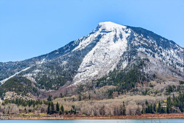 Exterior, Lake