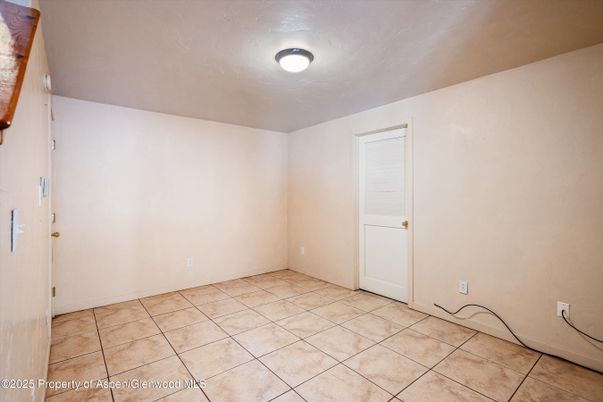 Empty room, Interior