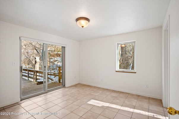 Empty room, Interior