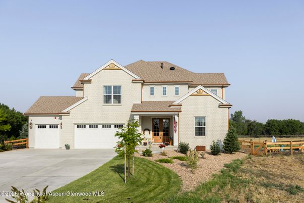 Attached, Exterior, Facade, Farmhouse