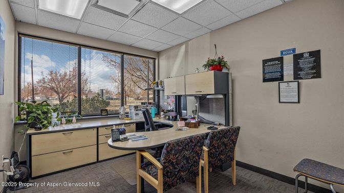 Home Office, Interior