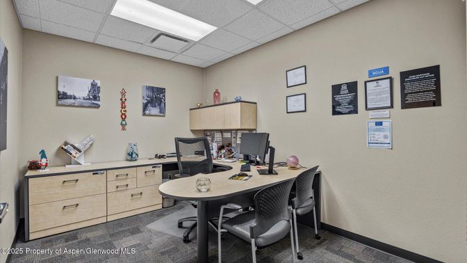 Home Office, Interior