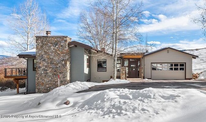 Attached, Exterior, Facade, Ranch