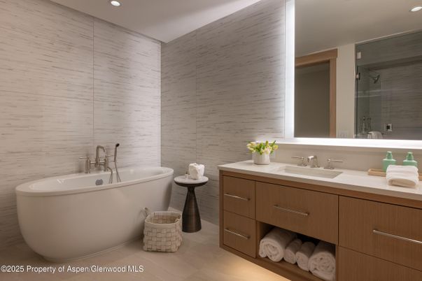 Bathroom, Dual Sink Vanities, Free Standing Baths, Interior, Recessed Lighting