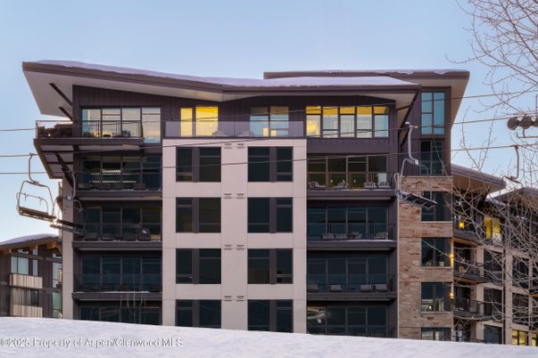 Exterior, Facade, Modern