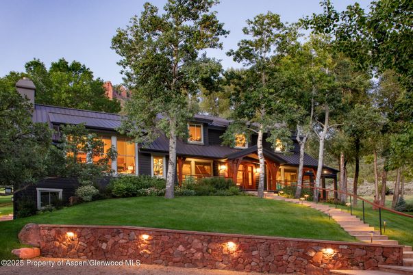 Backyard, Exterior, Facade, Split Level