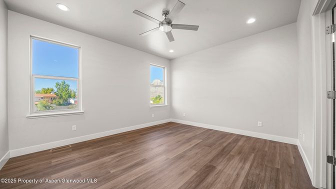 Empty room, Interior, Recessed Lighting, Wood Texture Flooring