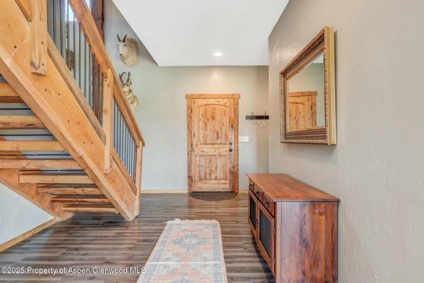 Interior, Recessed Lighting, Wood Texture Flooring