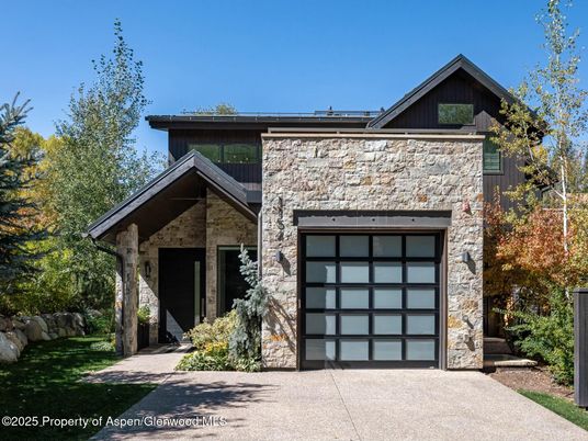 Attached, Exterior, Facade, Modern
