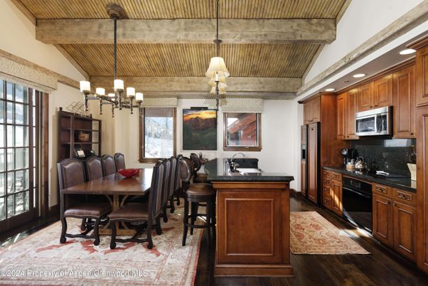Chandelier, Dining room, Interior, Kitchen, Pendant Lights, Wooden Beams, Wooden Ceilings, Wood Texture Flooring