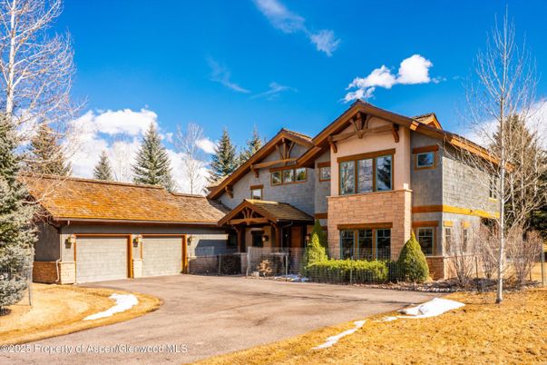 Attached, Exterior, Facade, American Craftsman