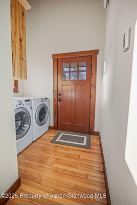 Interior, Washer, Wood Texture Flooring