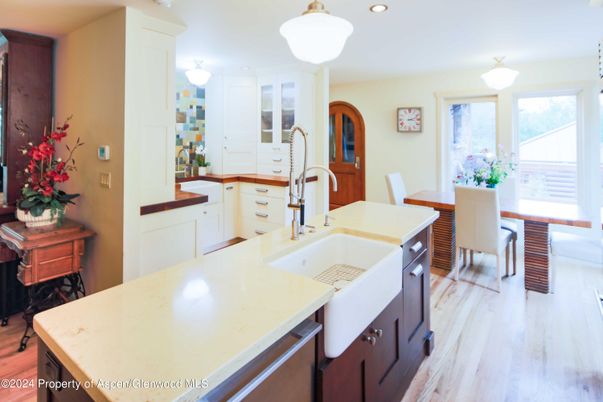 Dining room, Interior, Kitchen, Pendant Lights, Recessed Lighting, Wood Texture Flooring