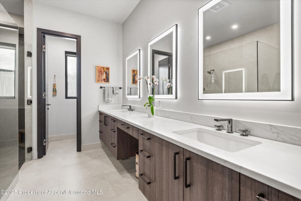 Bathroom, Dual Sink Vanities, Interior, Recessed Lighting