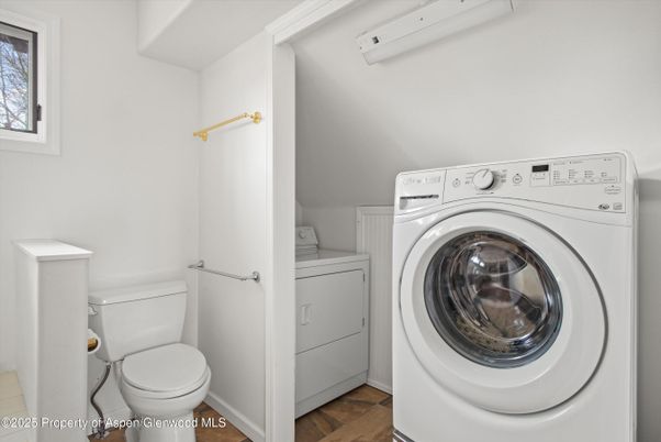 Interior, Utility Closets, Washer, Wood Texture Flooring