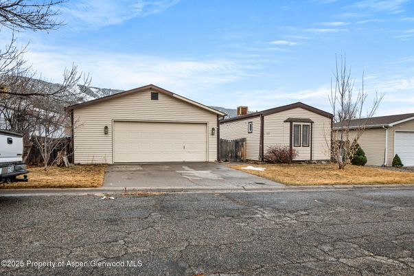 Detached Garage, Exterior