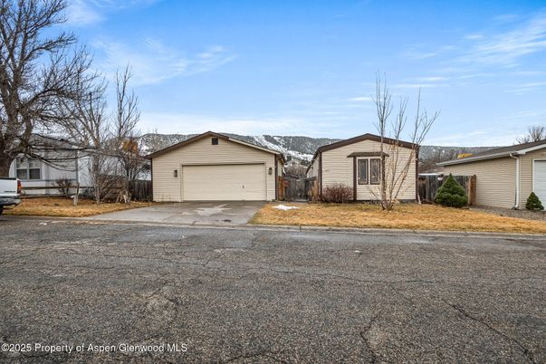 Detached Garage, Exterior