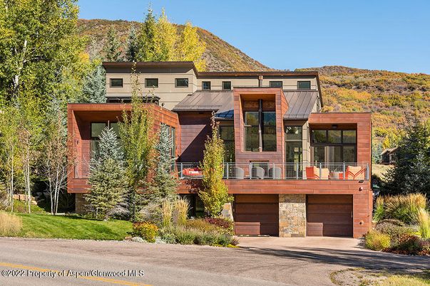 Attached, Exterior, Facade, Modern