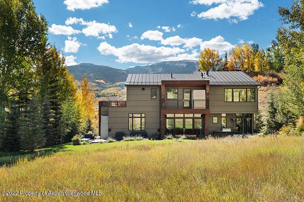 Backyard, Exterior, Facade, Modern