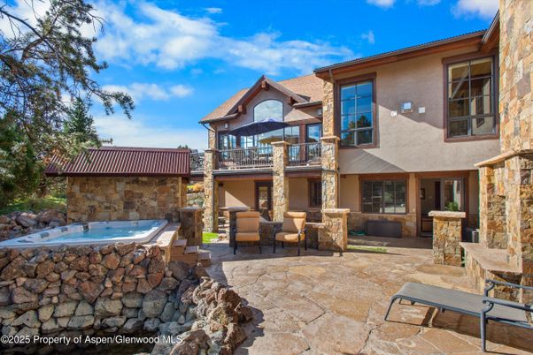 Exterior, Hot Tub