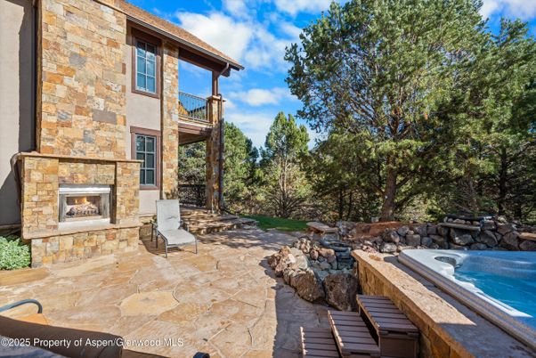 Exterior, Fireplace, Hot Tub
