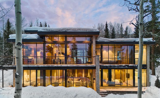 Exterior, Facade, Modern