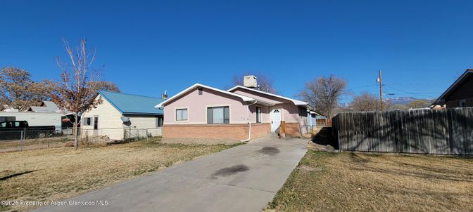 Backyard, Exterior, Facade, Brick Facade, Ranch